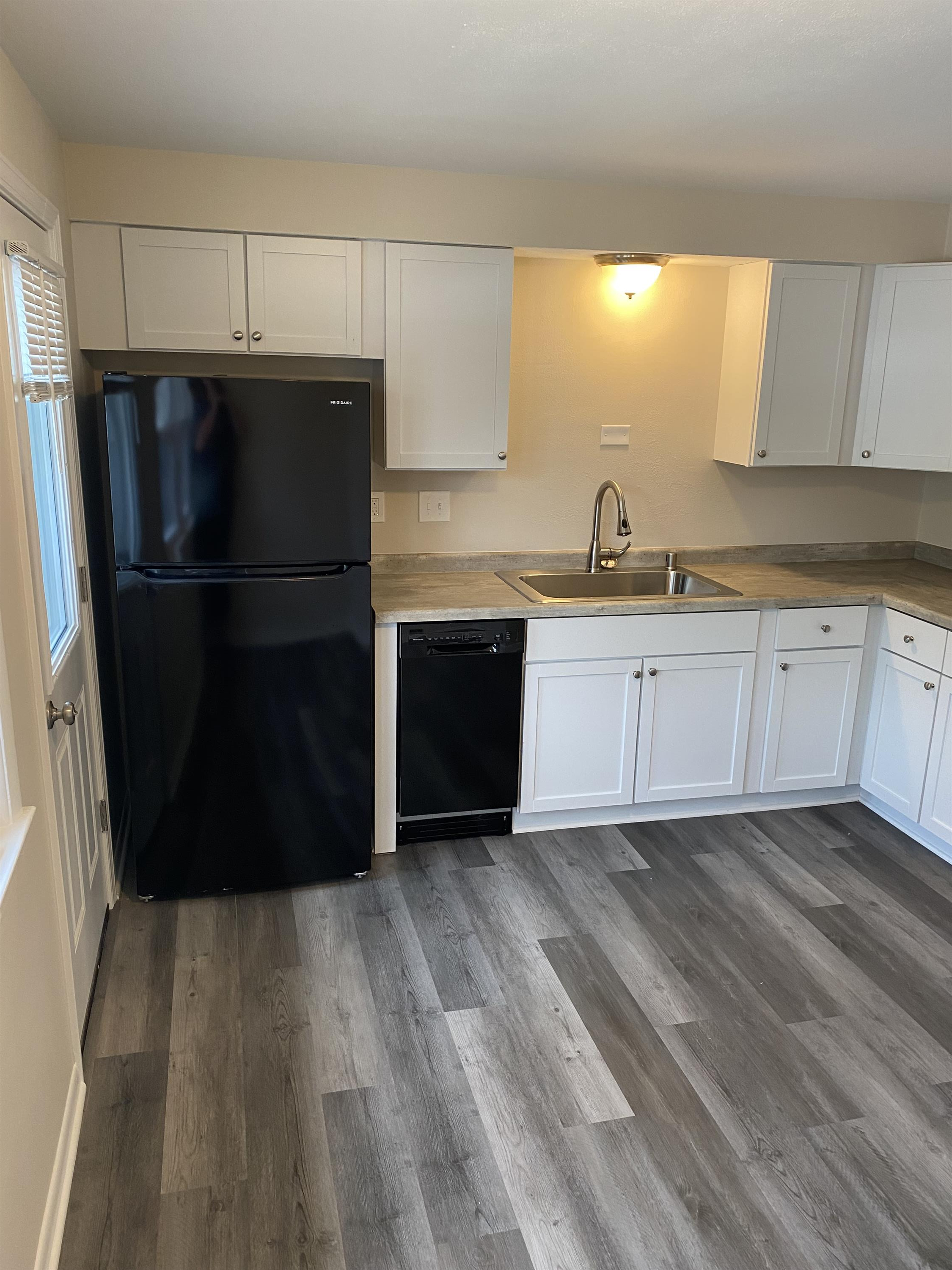 215 South Grand Avenue - 3