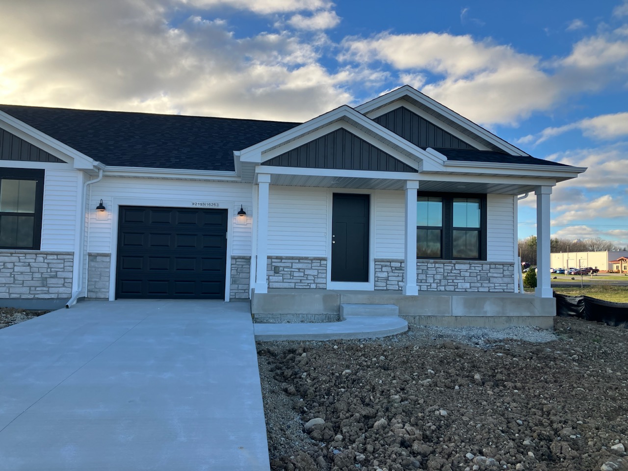 W219N16263 Primrose Court - 1